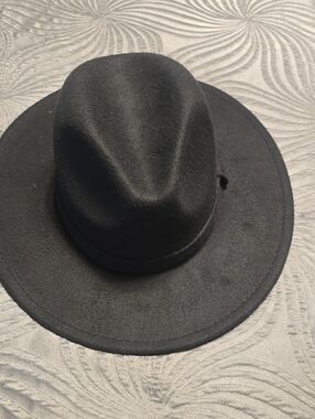 Black Wide-Brim Wool Fedora Hat